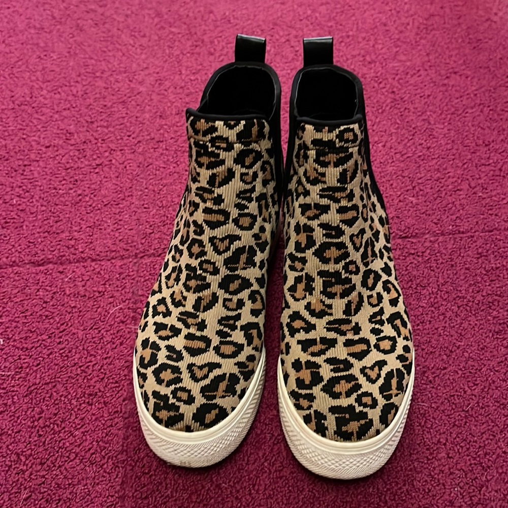 Steve Madden leopard sneakers. Size 7.5